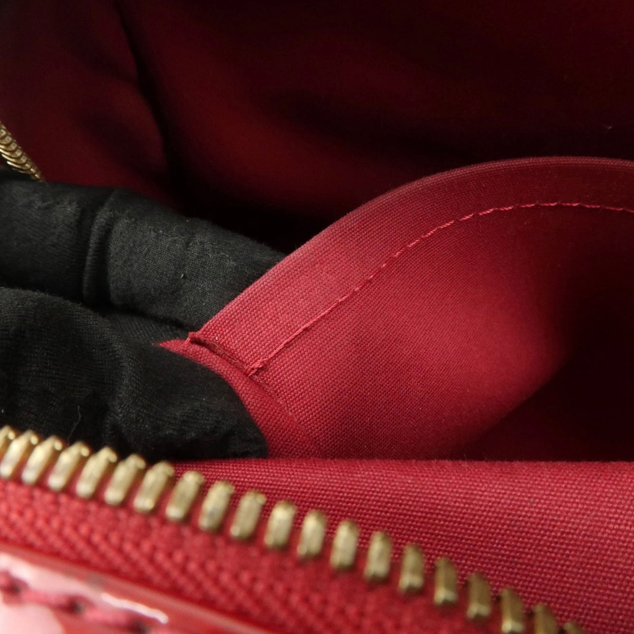 Louis Vuitton Monogram Vernis Summit Drive Hand Bag