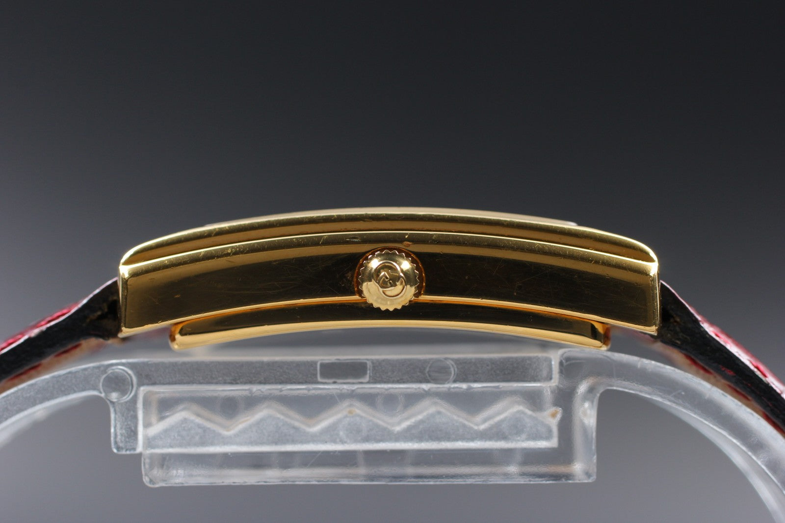 Gucci 2600L Wristwatch - Red, Leather