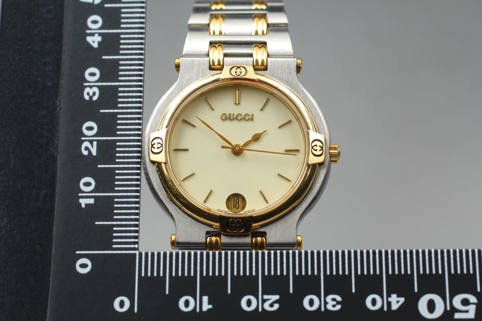 Gucci 9000M Wristwatch - Ivory, Stainless Steel