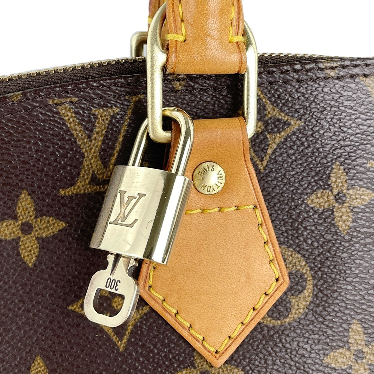 Louis Vuitton Alma Handbag - Brown, Coated Canvas- מגיע עם רצועה, מנעול ומפתח