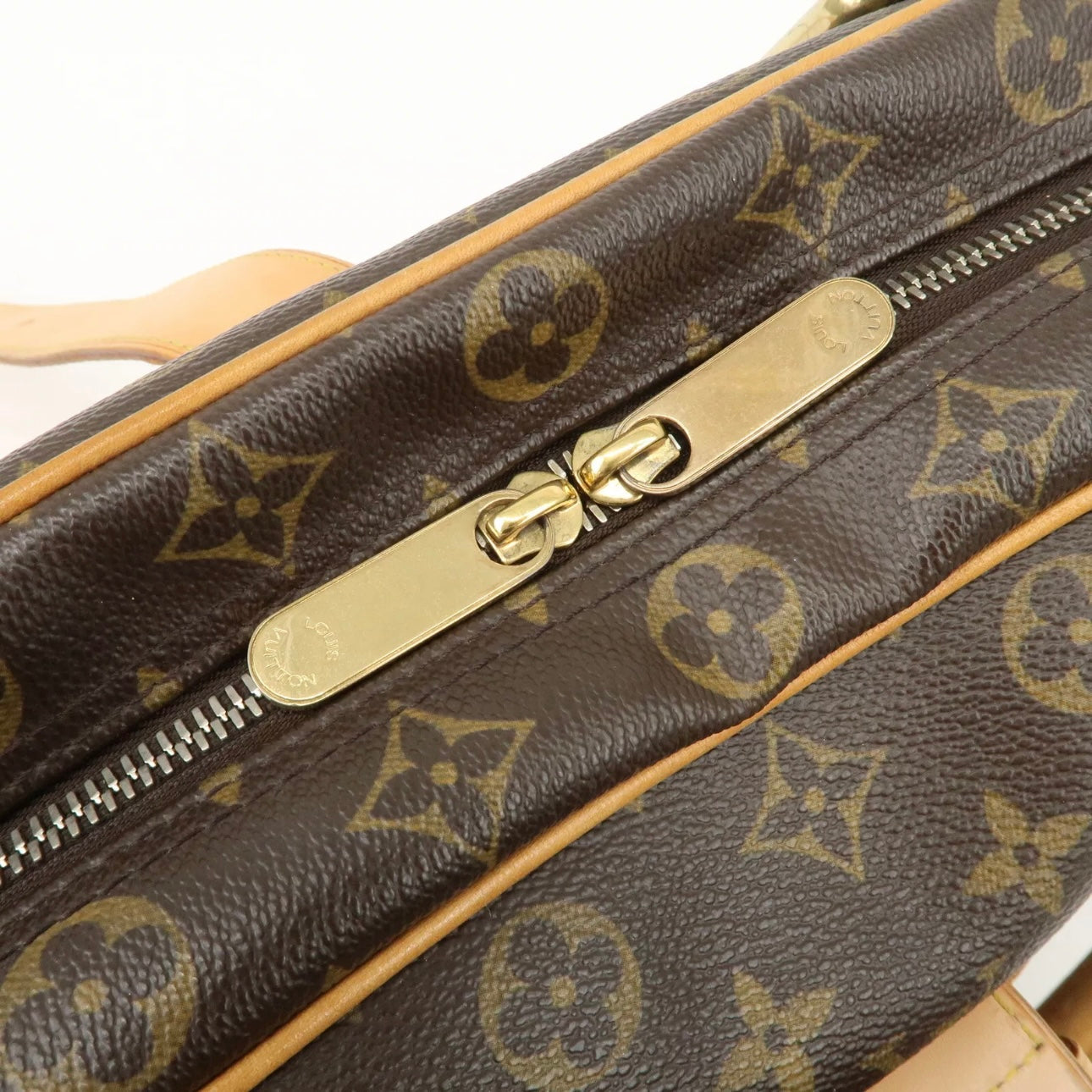 Louis Vuitton Manhattan GM Hand Bag