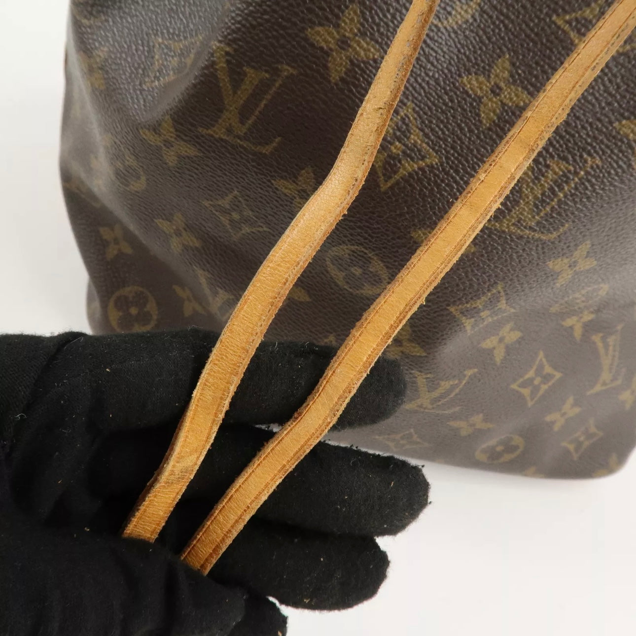 Louis Vuitton Petit Noe bucket Bag
