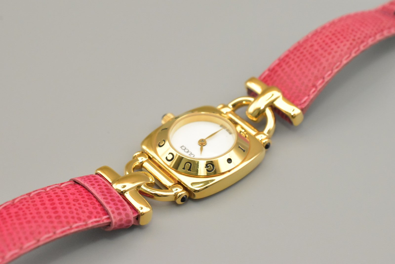 Gucci 6300L Wristwatch - White, Gold-Plated Base Metal