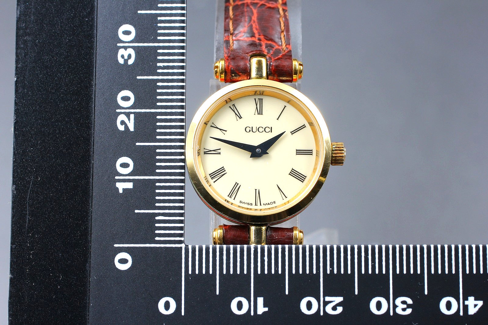 Gucci 2000L Wristwatch - Ivory, Leather