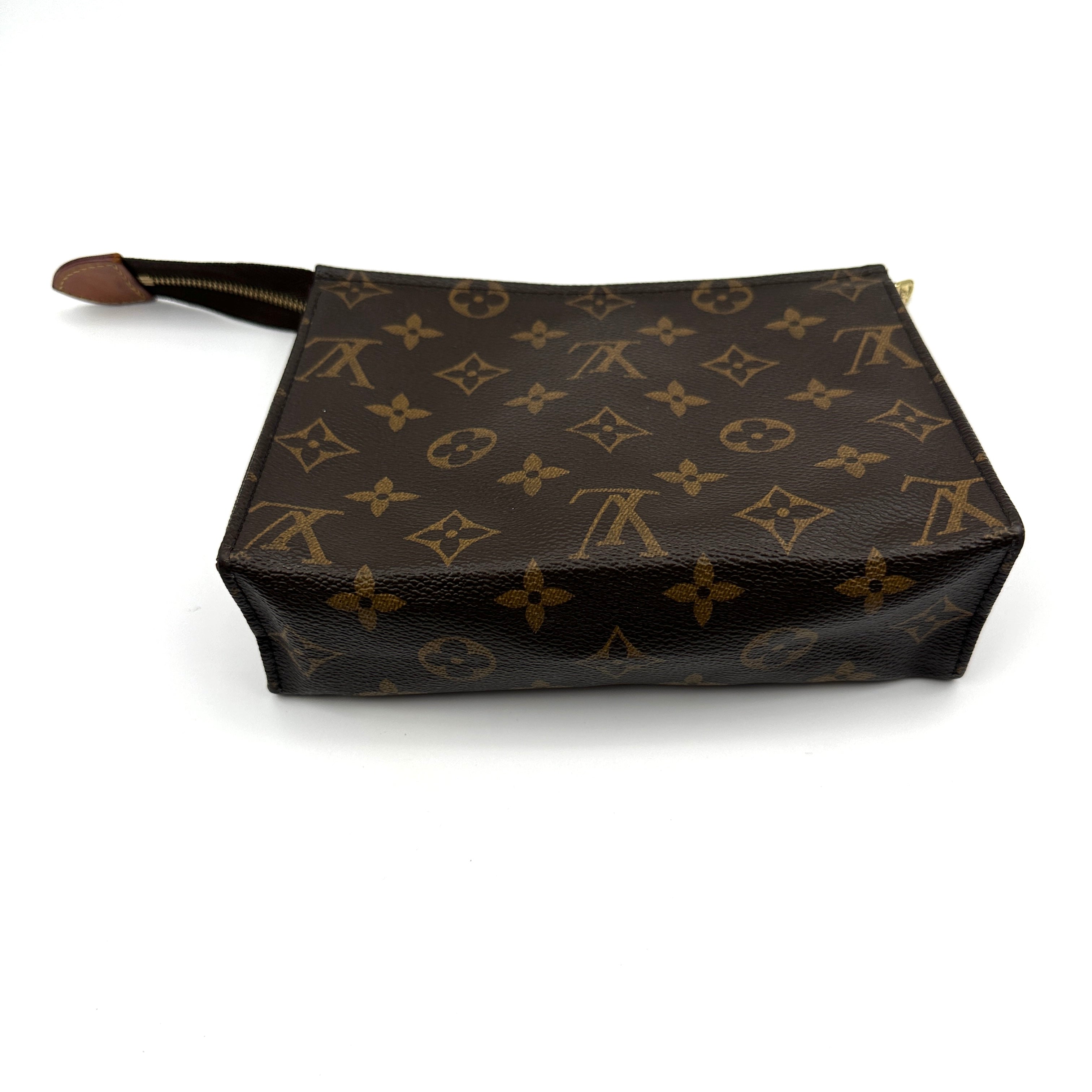 Cosmetics clutch