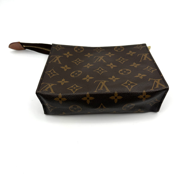 Cosmetics clutch