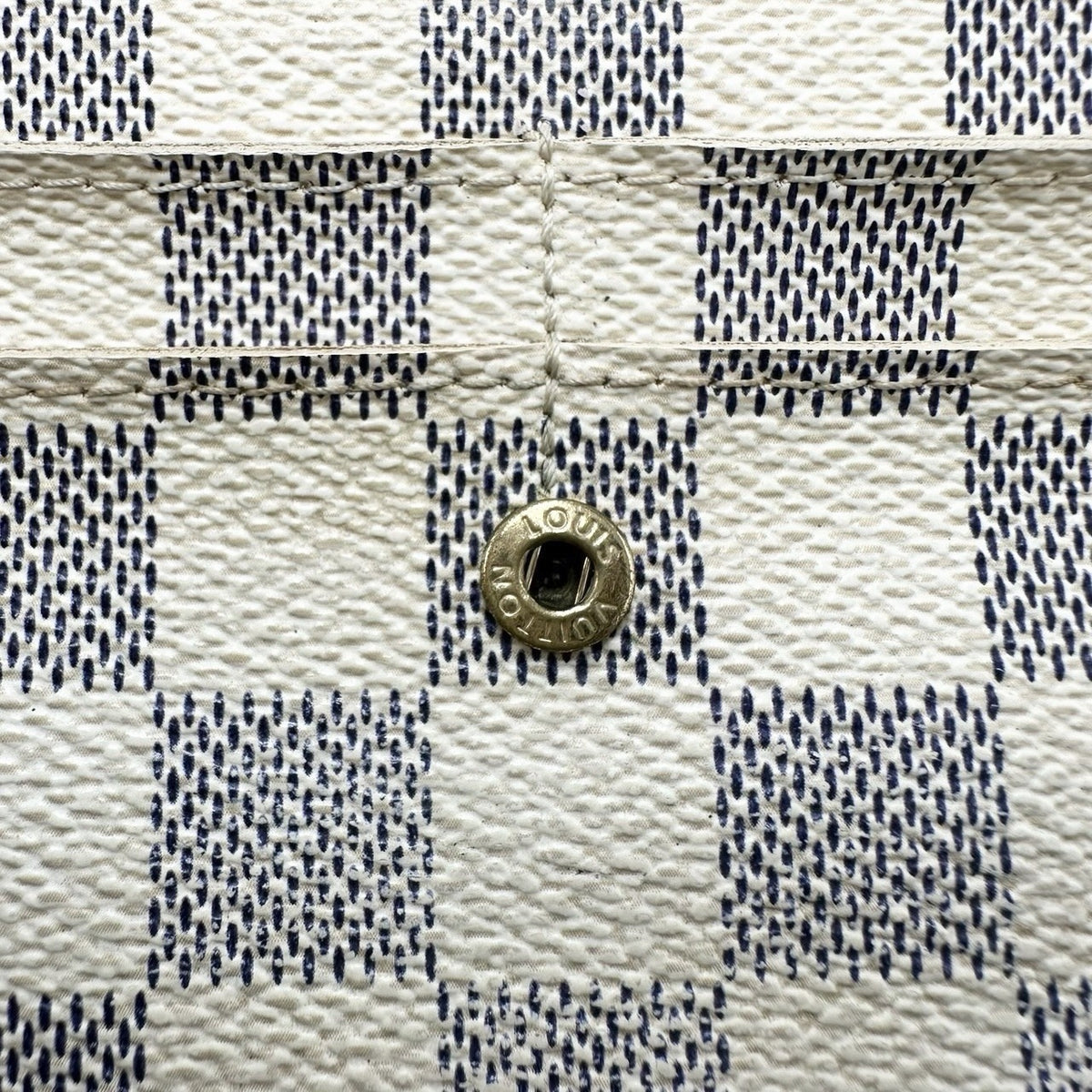 Louis Vuitton Damier Azur Portefeuille Sarah Wallet - White, Leather