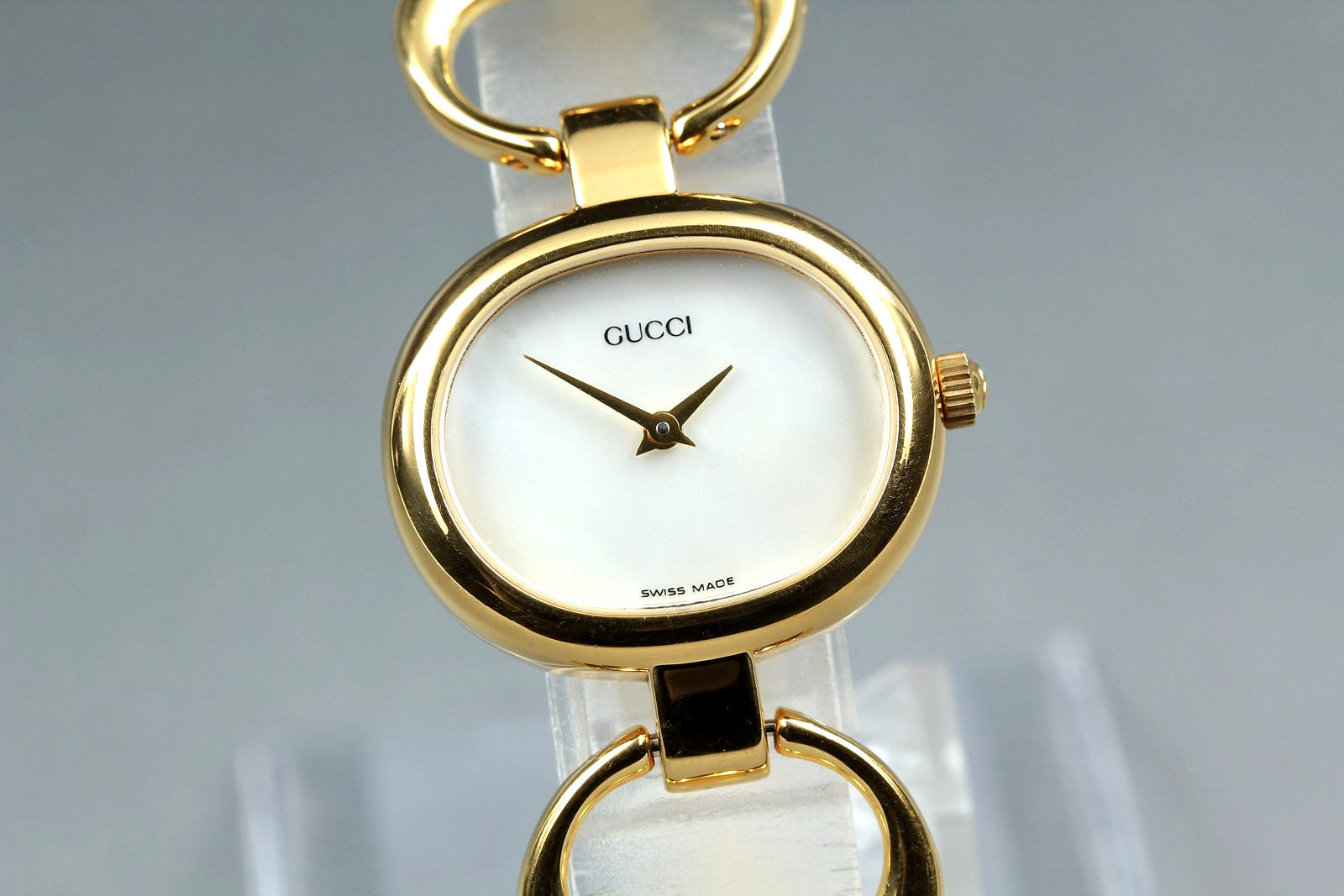 Gucci 1600 Wristwatch - White, Stainless Steel