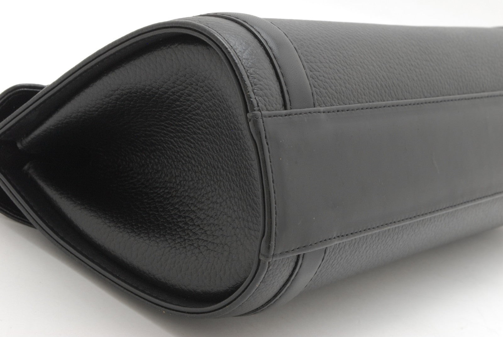 Burberry Barrel Bag Handbag - Black, Leather