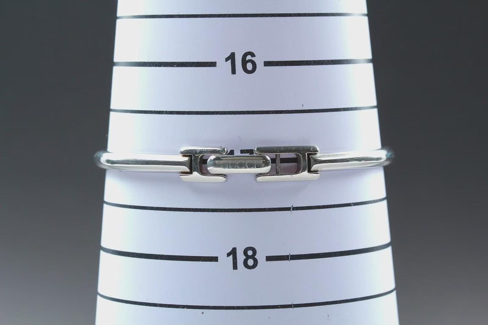 Gucci 1900L Watch - Black and Silver, Stainless Steel