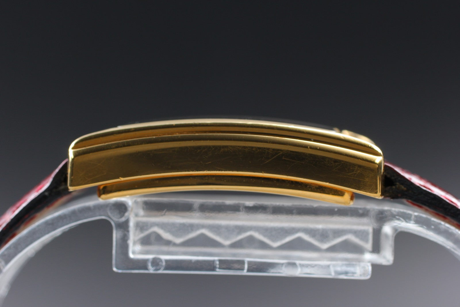 Gucci 2600L Wristwatch - Red, Leather