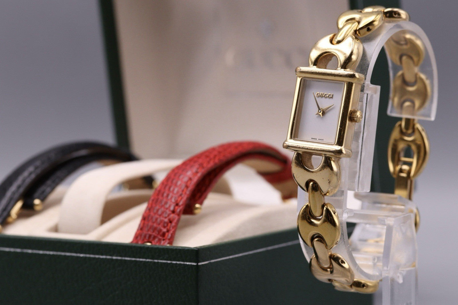 Gucci 1800L Wristwatch - Gold, Stainless Steel- מגיע עם הקופסה והרצועות!