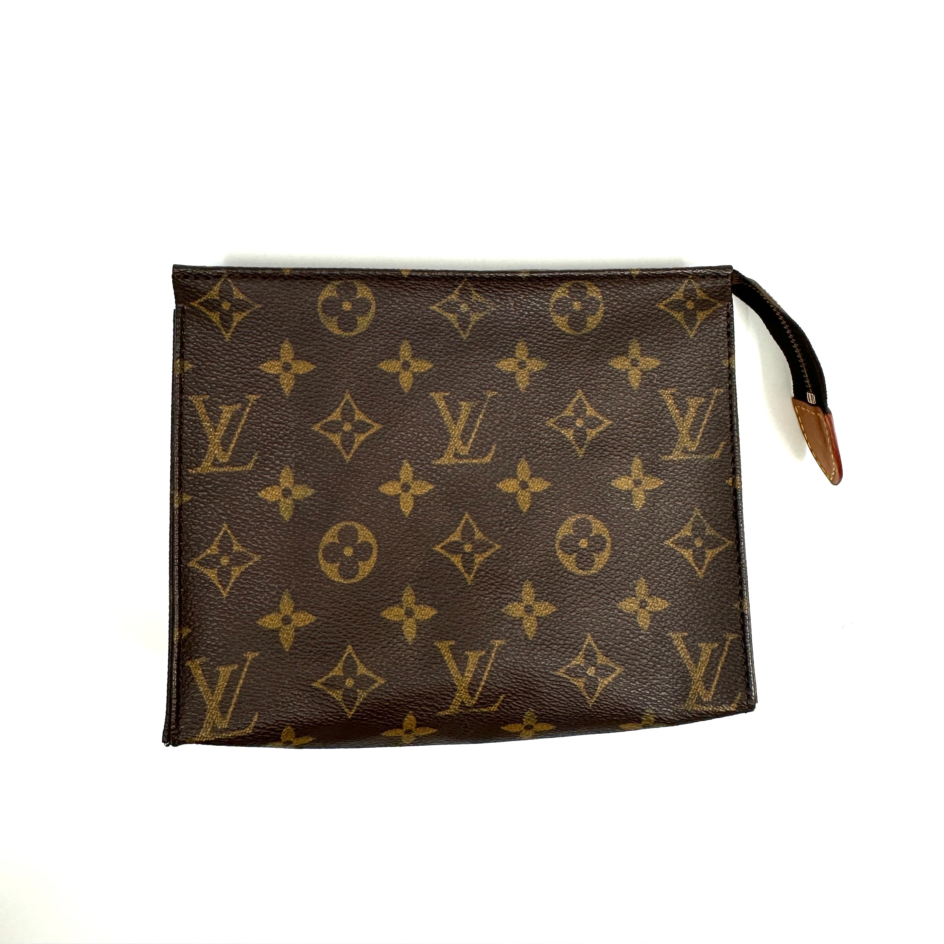 Cosmetic clutch 19
