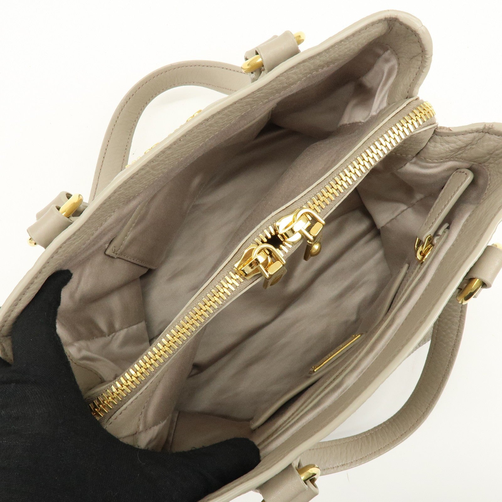 Miu Miu RN0757 Hand Bag - Beige, Leather