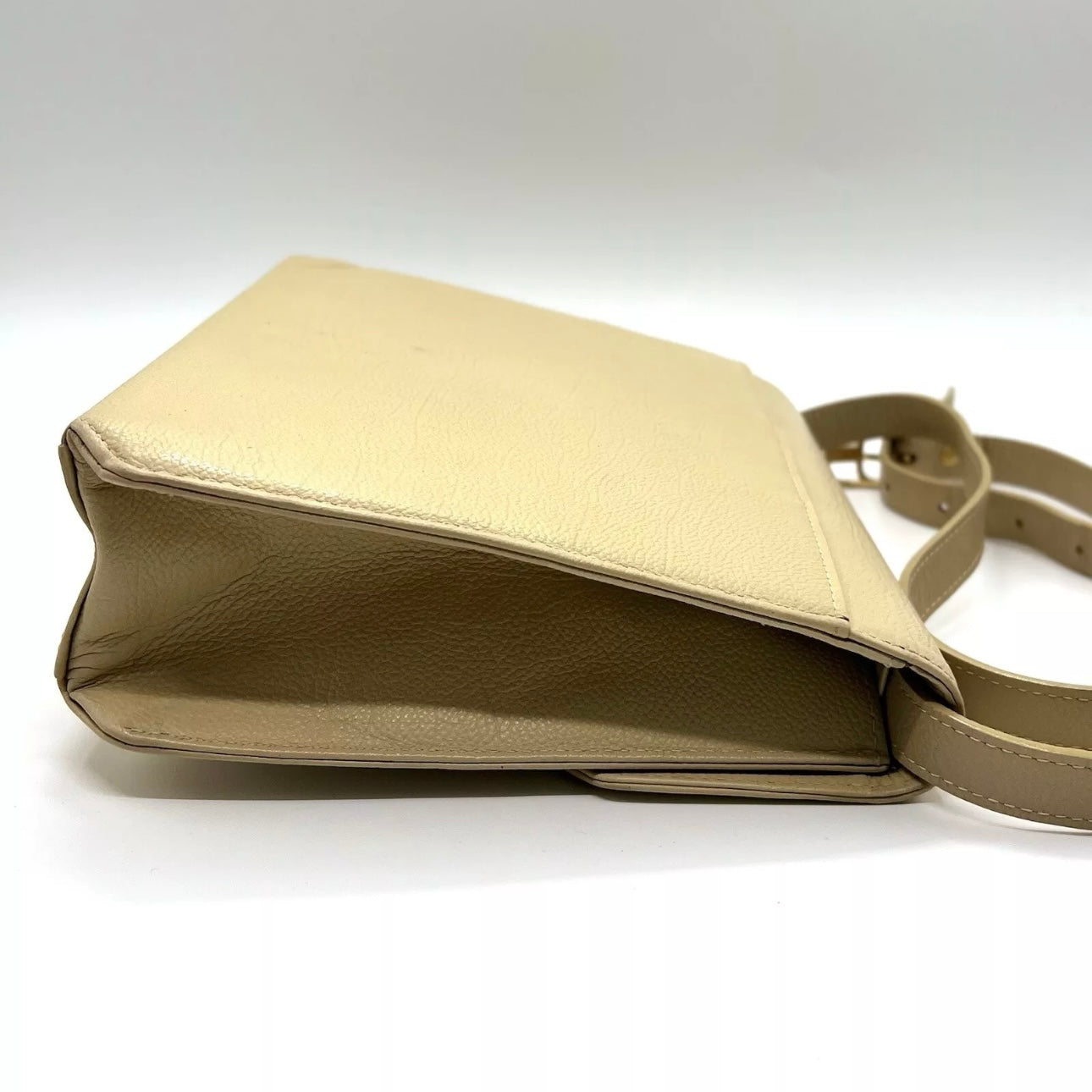 Yves Saint Laurent Shoulder Bag Leather