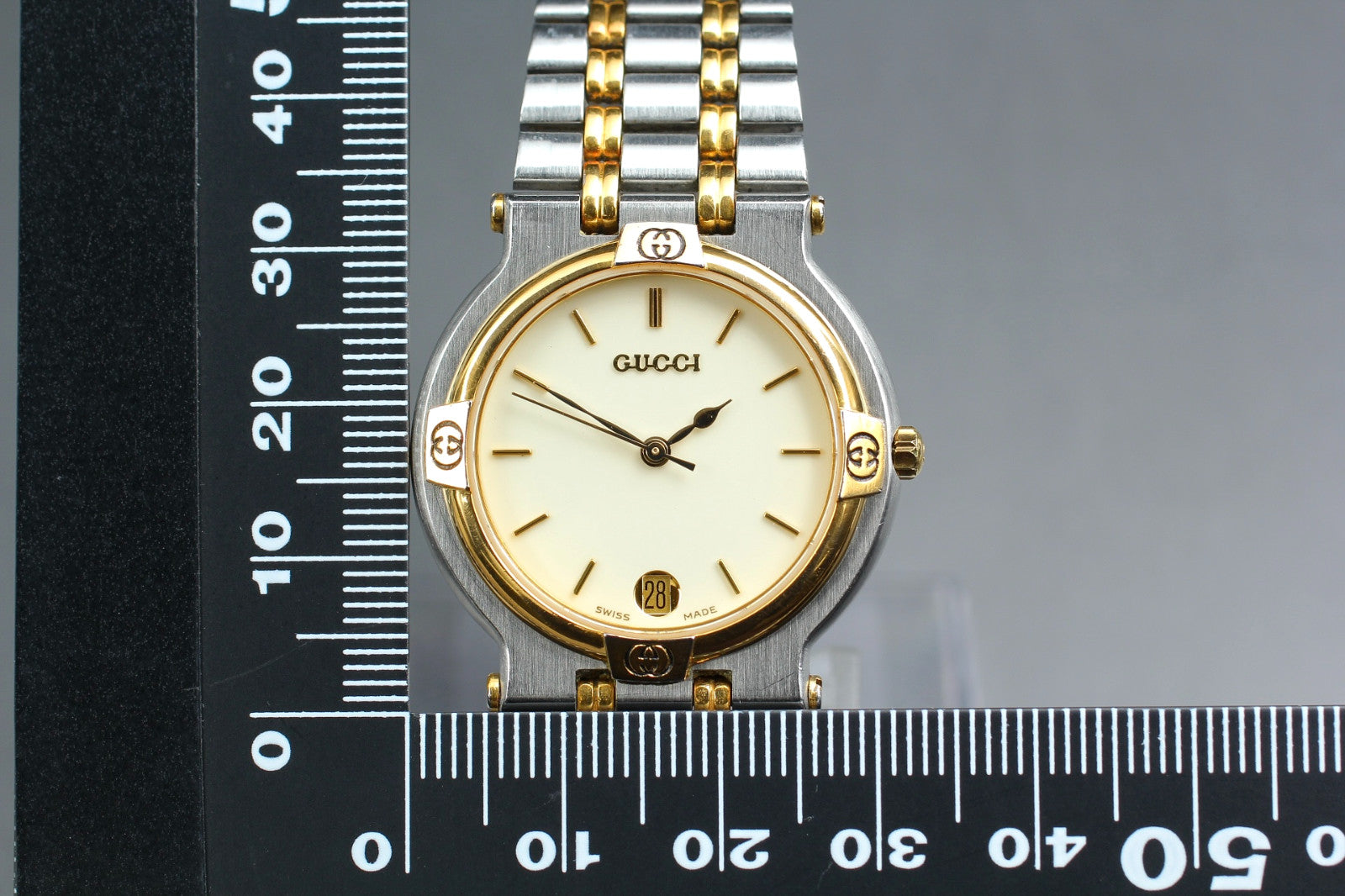 Gucci 9000M Wristwatch - Gold, Stainless Steel- קוטר 32 מ״מ