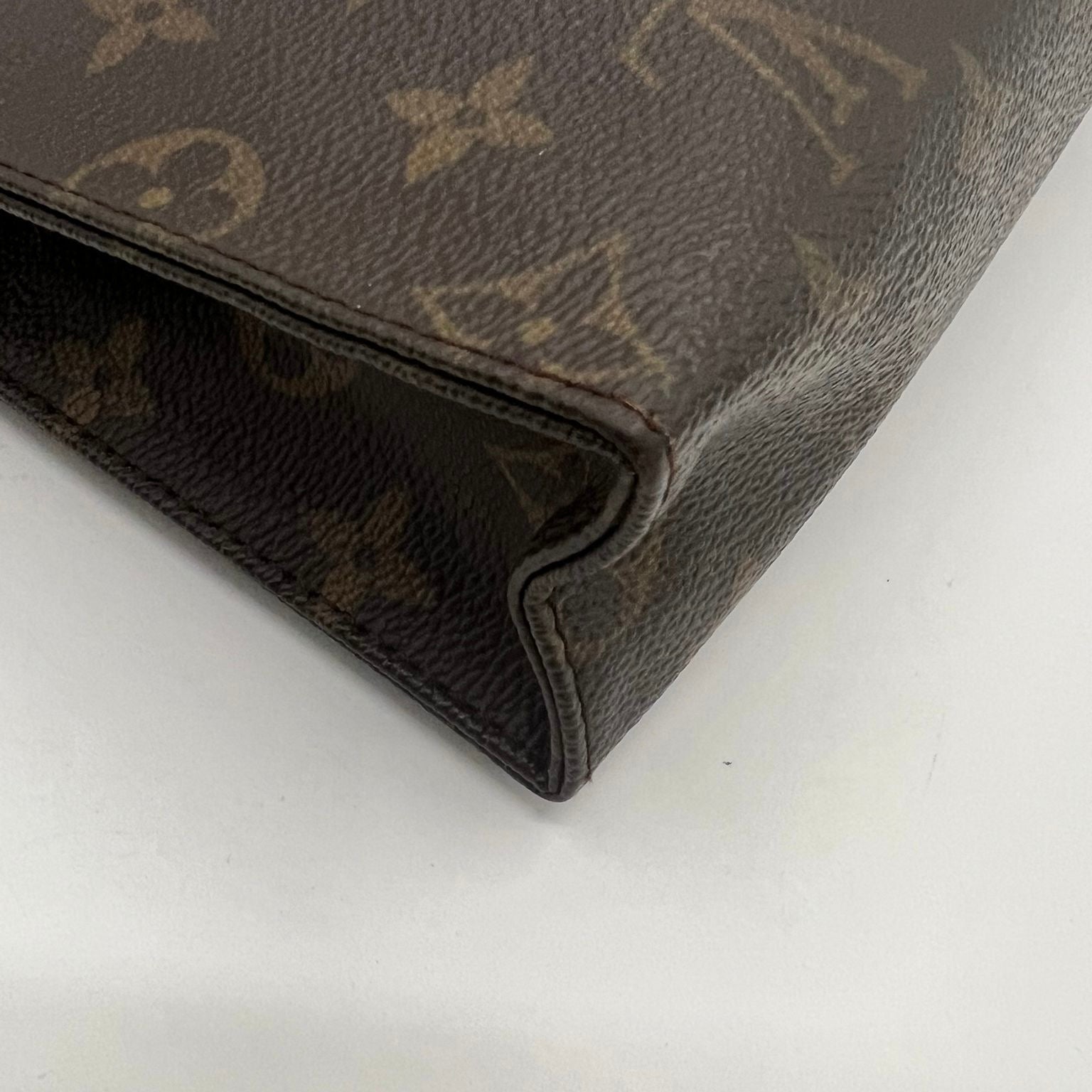 Louis Vuitton Cosmetics Clutch 26