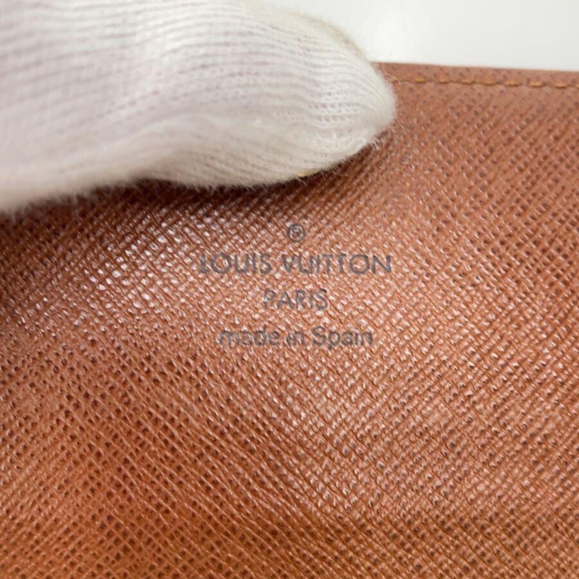 LOUIS VUITTON PORTONET ZIP BI-FOLD WALLET
