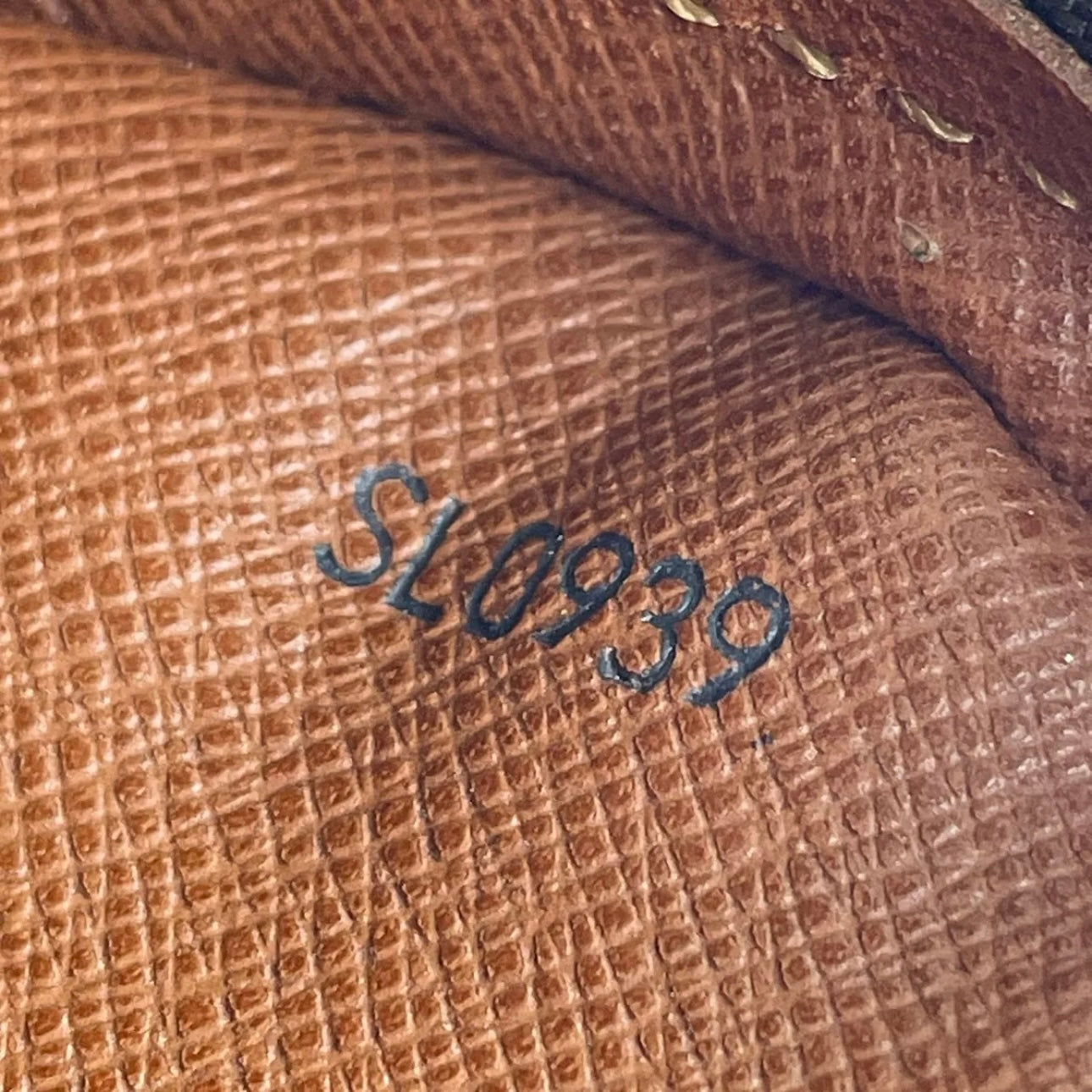 Monogram Marly Dragonne GM Leather Brown Clutch bag