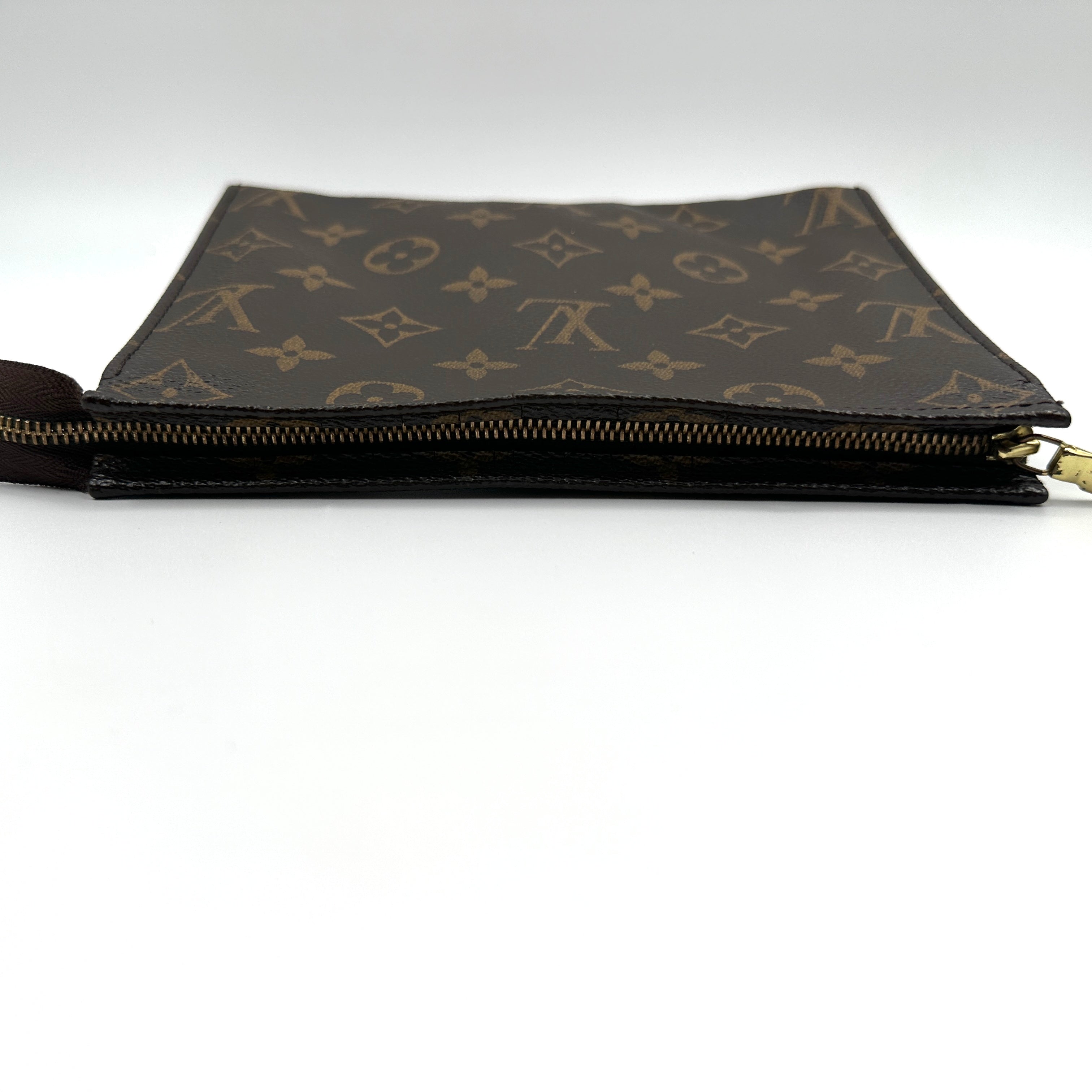 Cosmetics clutch