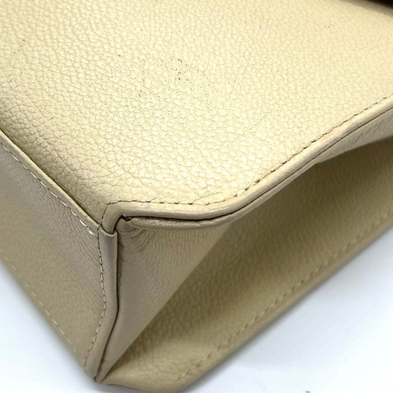Yves Saint Laurent Shoulder Bag Leather