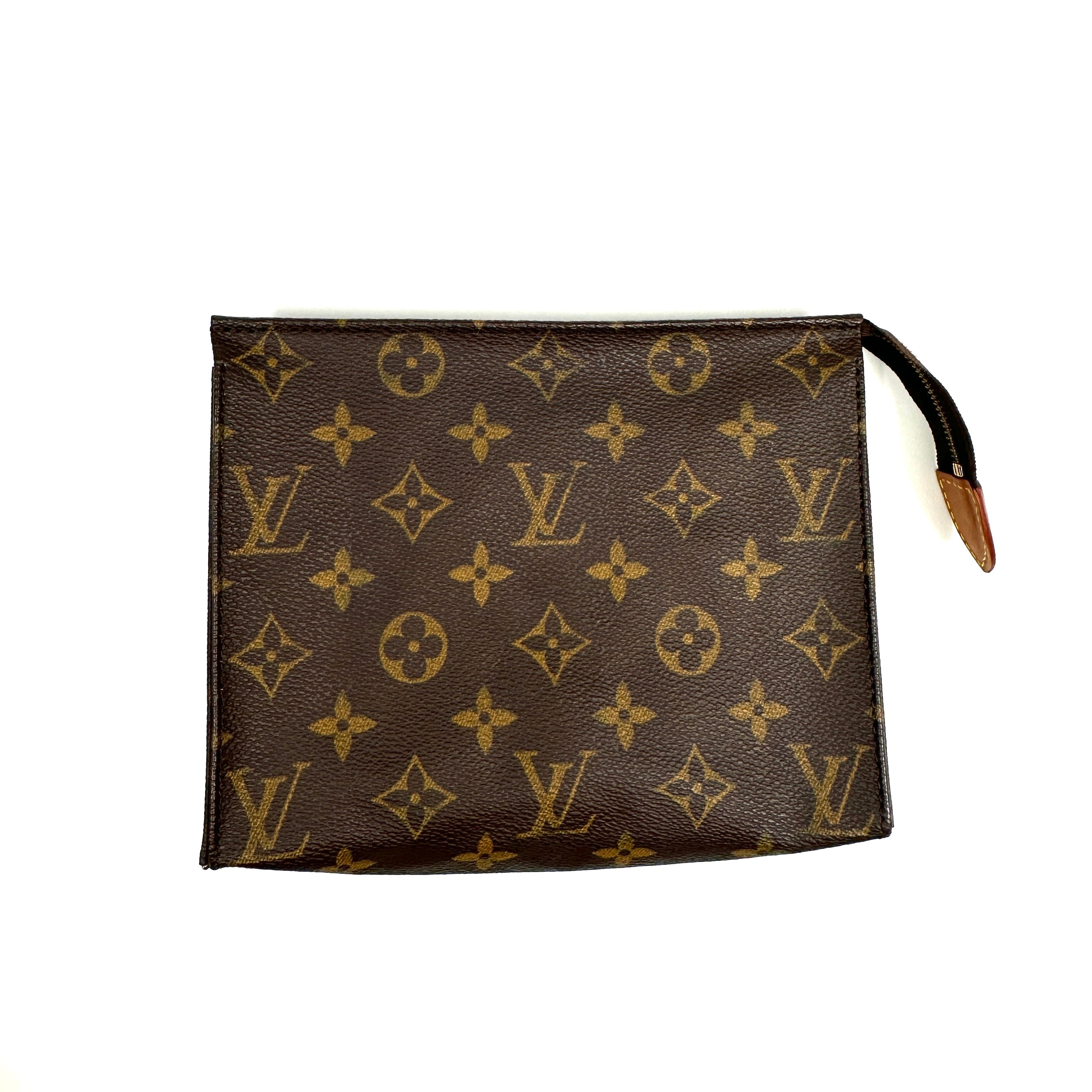 Cosmetic clutch 19