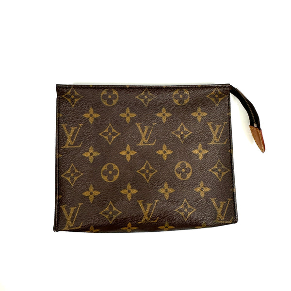 Cosmetic clutch 19