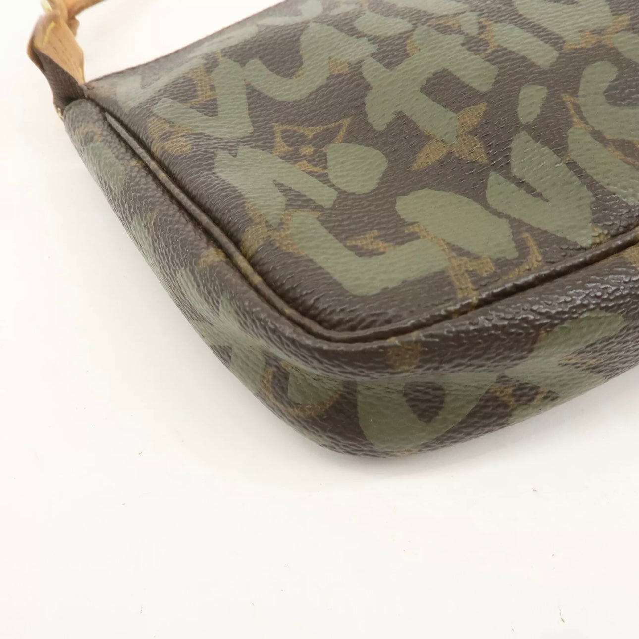 Louis Vuitton Graffiti Pochette Accessoires