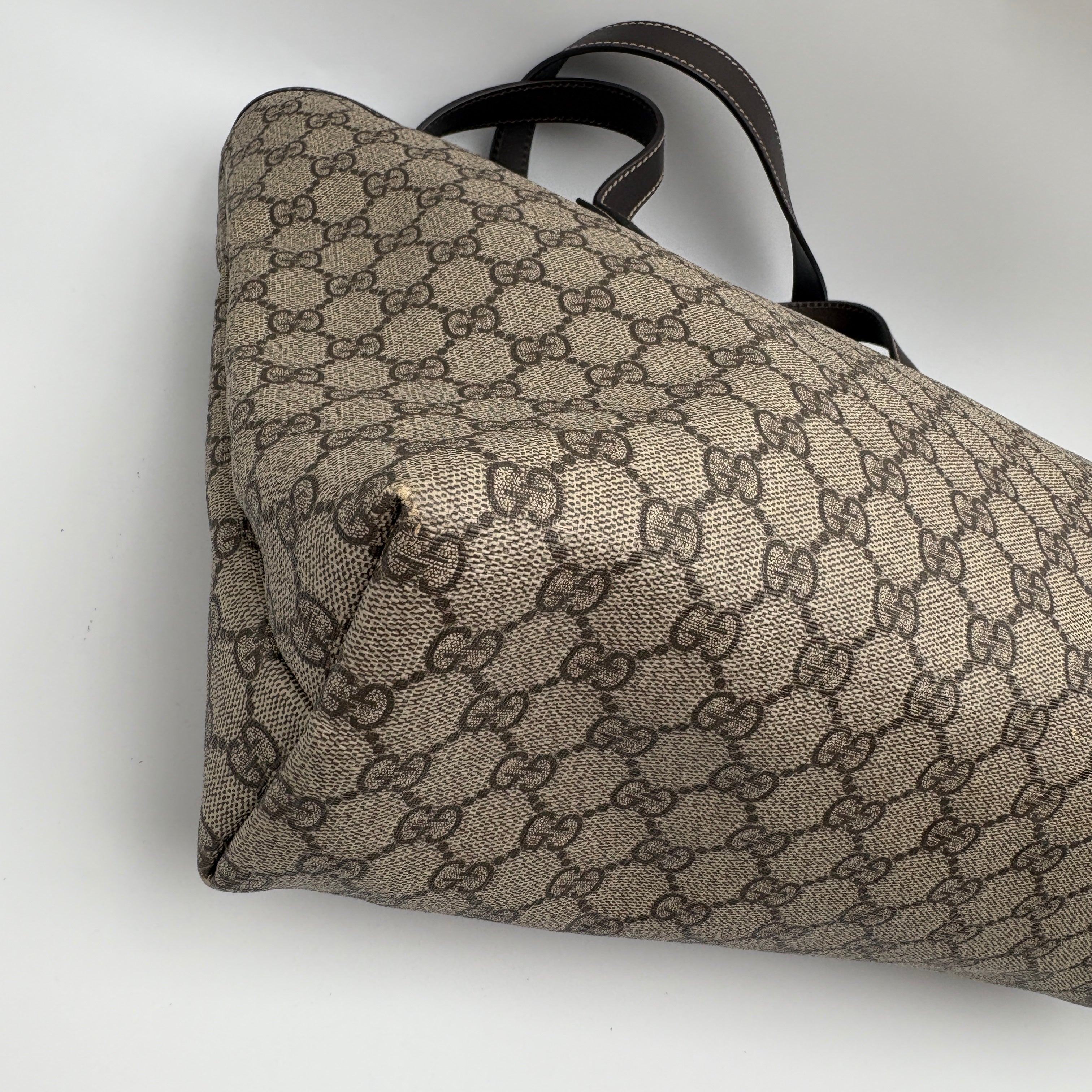 Gucci GG Supreme