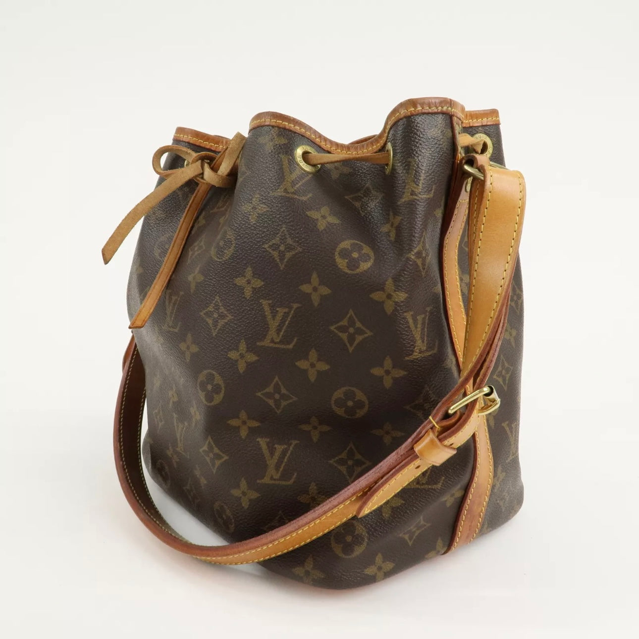 Louis Vuitton Petit Noe bucket Bag