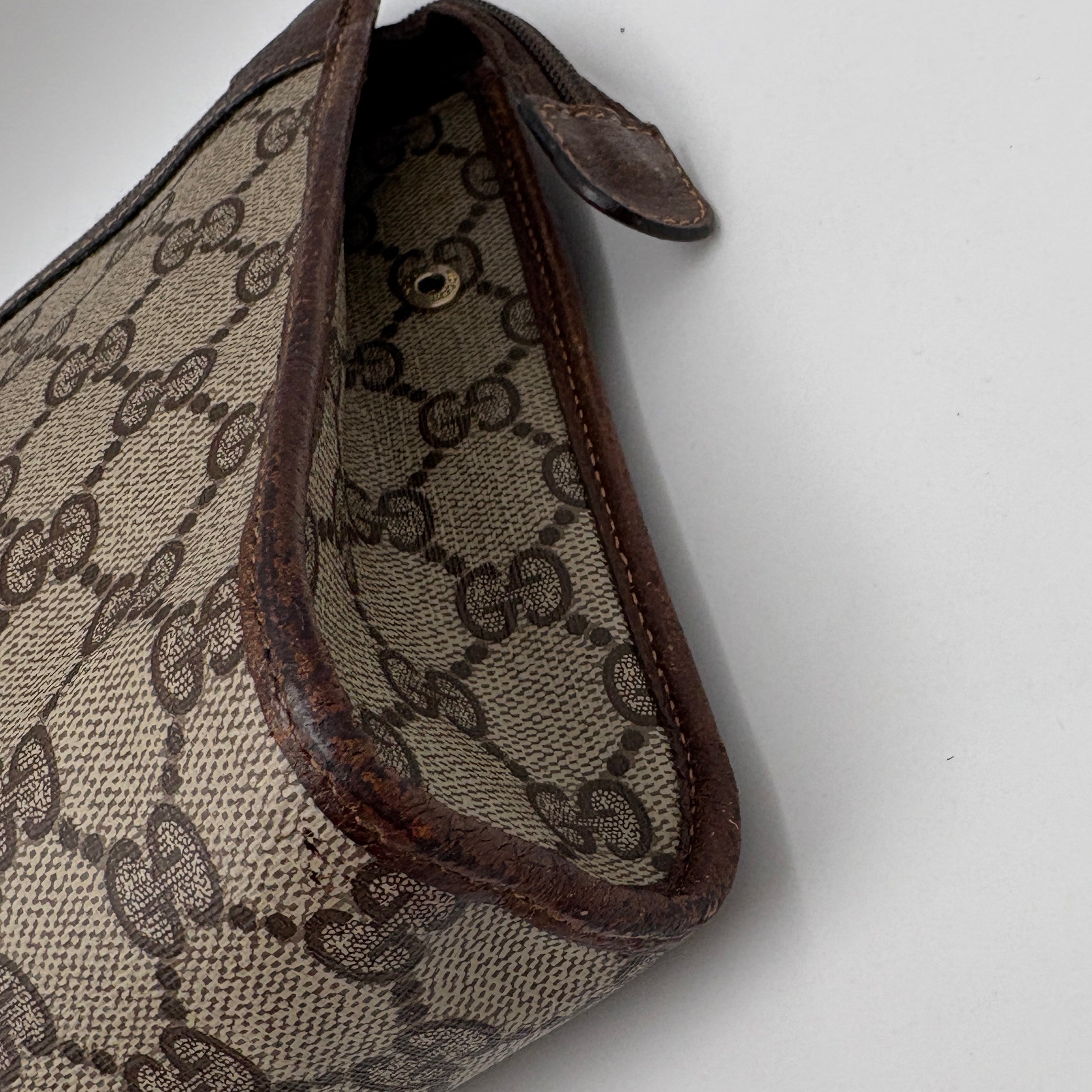 GUCCI GG CLUTCH BAG