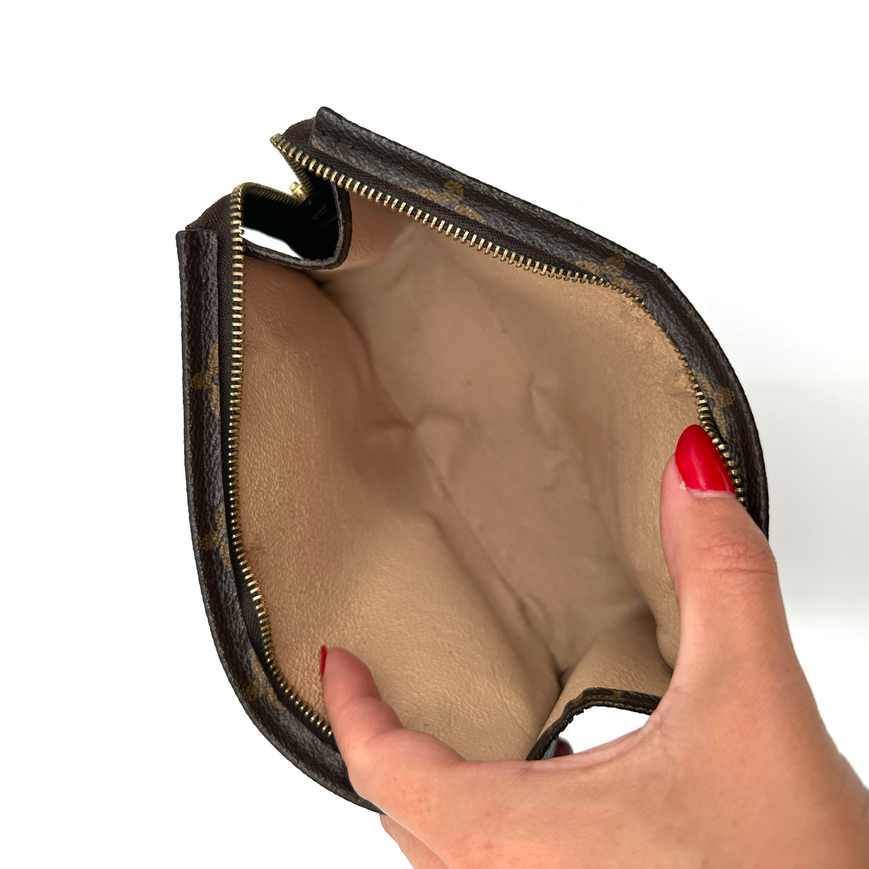 Cosmetics clutch