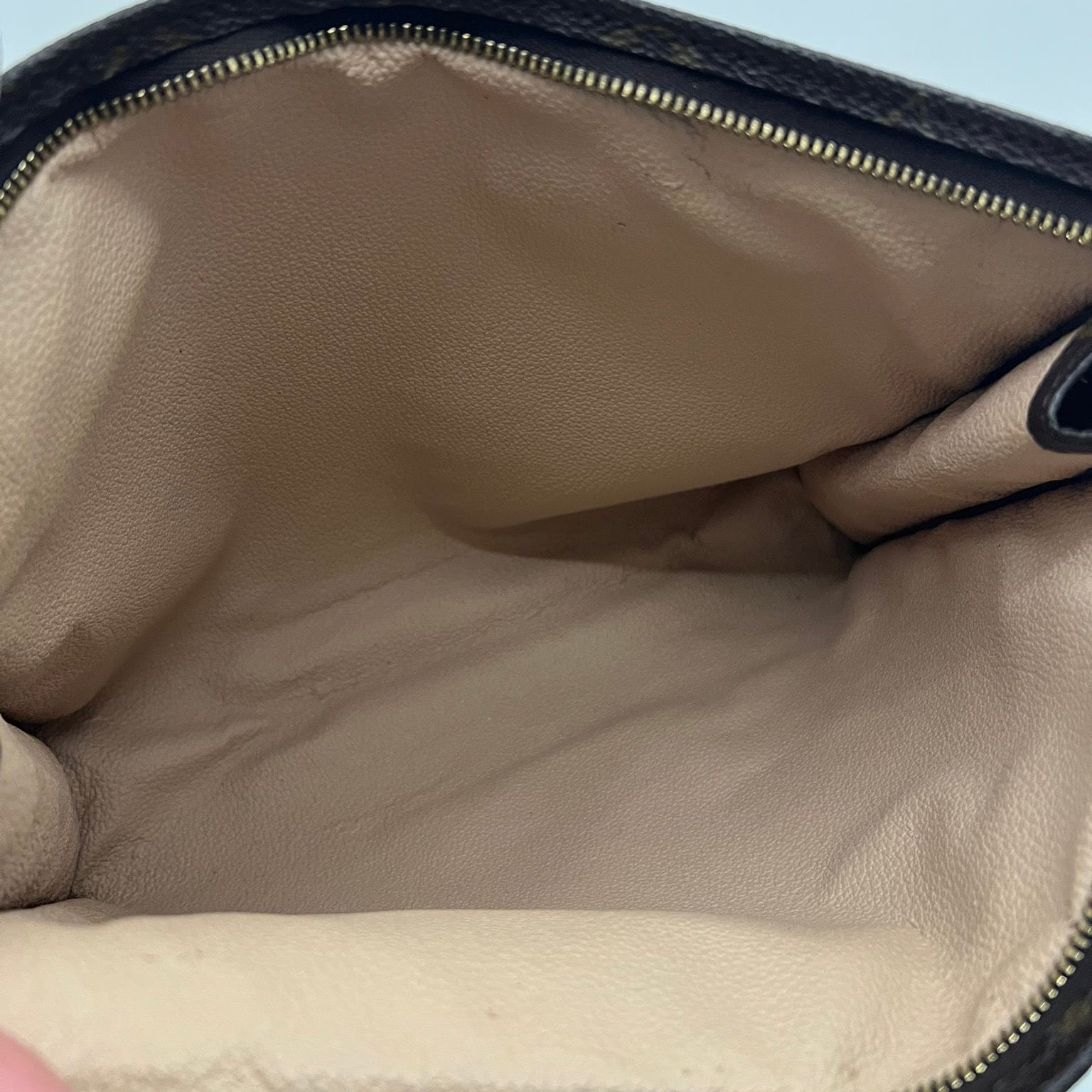 Louis Vuitton Cosmetics Clutch 26
