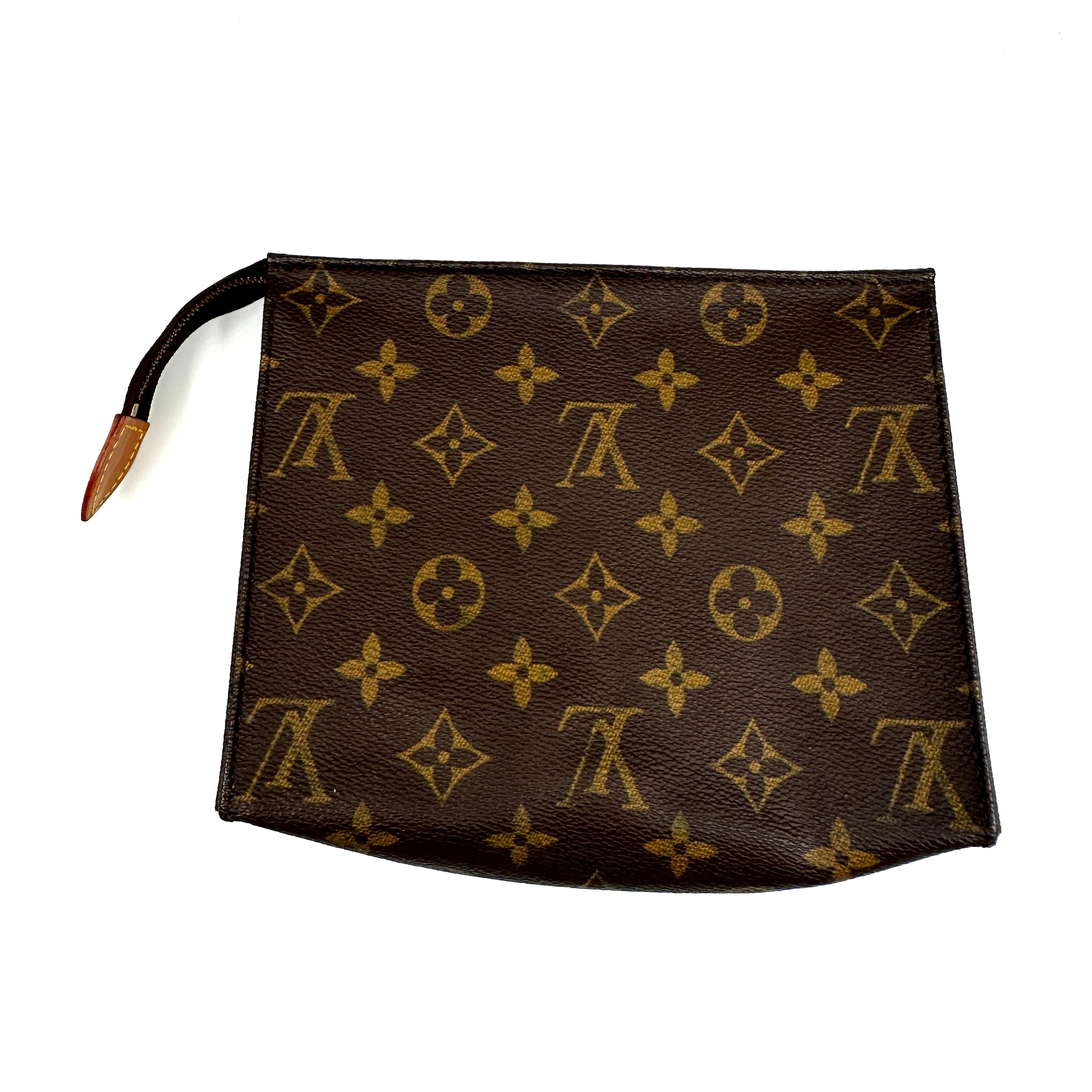 Cosmetic clutch 19