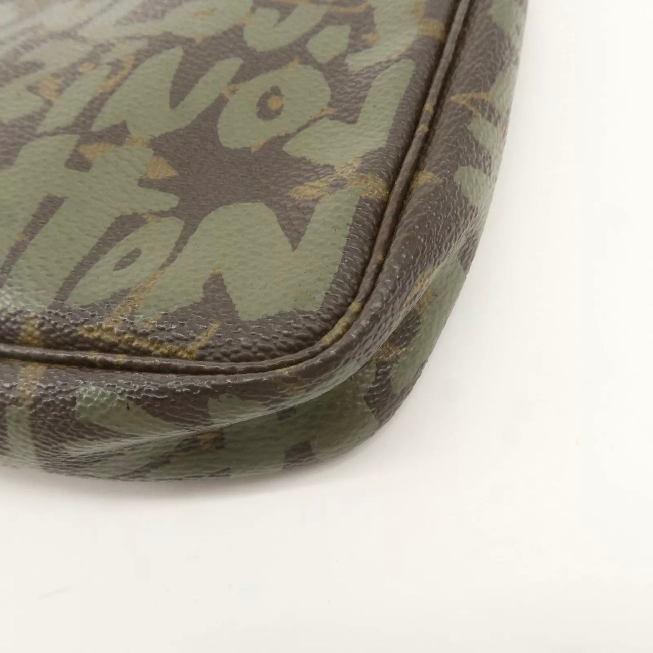 Louis Vuitton Graffiti Pochette Accessoires