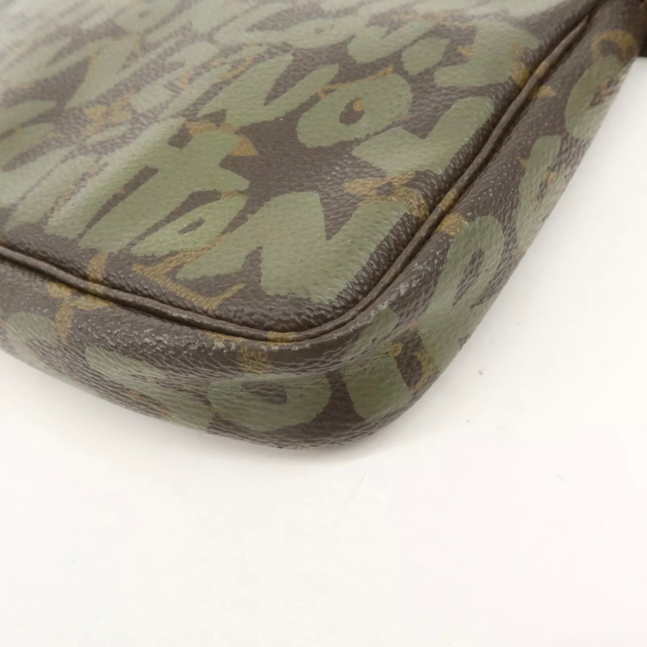 Louis Vuitton Graffiti Pochette Accessoires