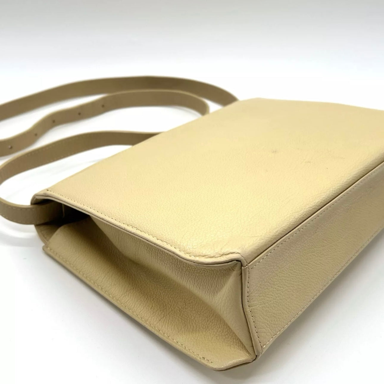 Yves Saint Laurent Shoulder Bag Leather