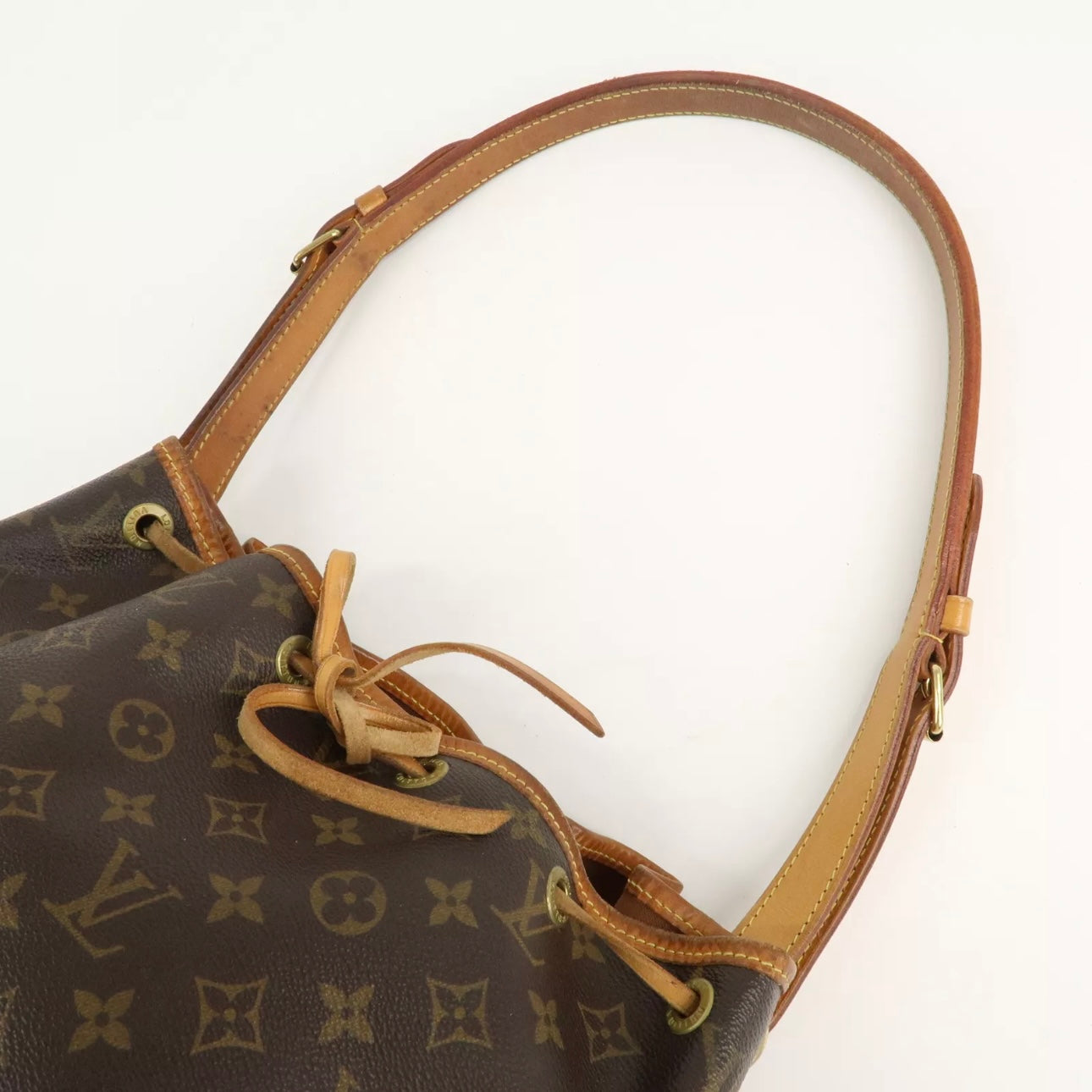 Louis Vuitton Petit Noe bucket Bag