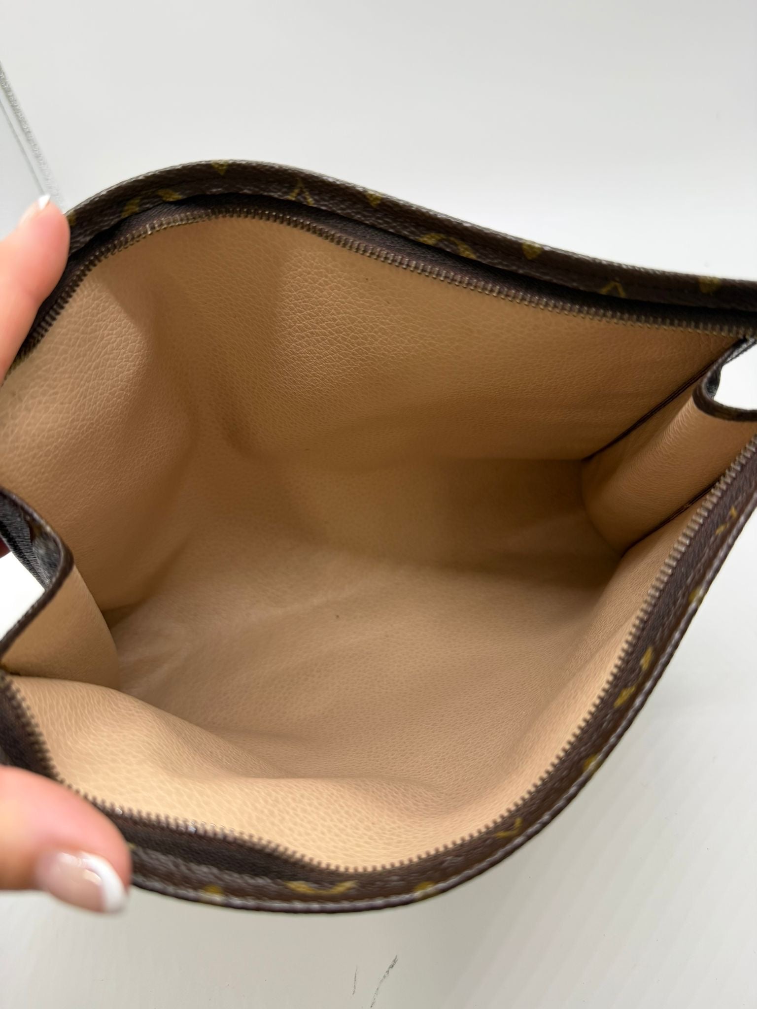 Louis Vuitton Cosmetics Clutch 26
