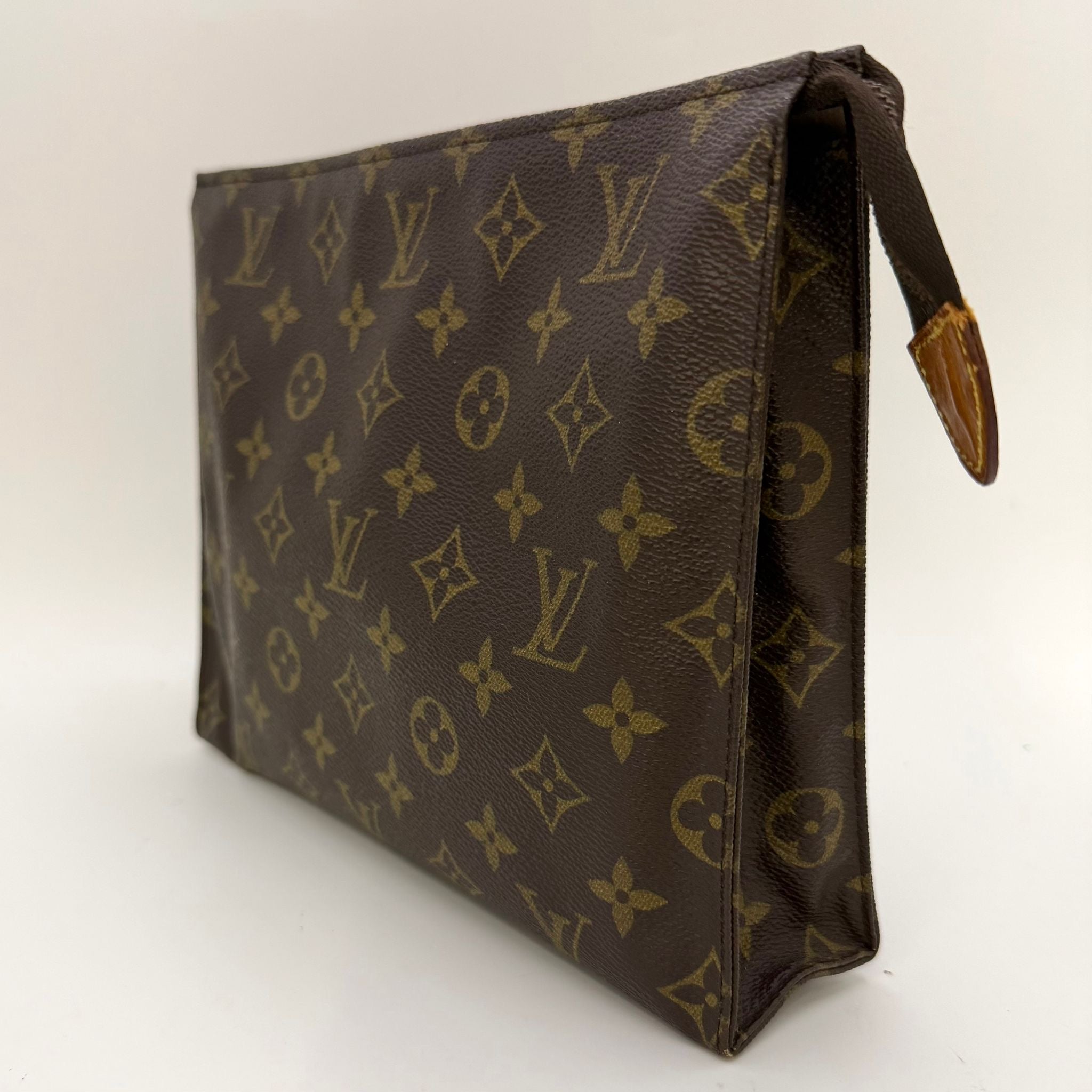 Louis Vuitton Cosmetics Clutch 26