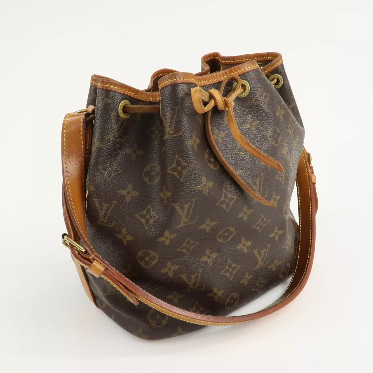 Louis Vuitton Petit Noe bucket Bag