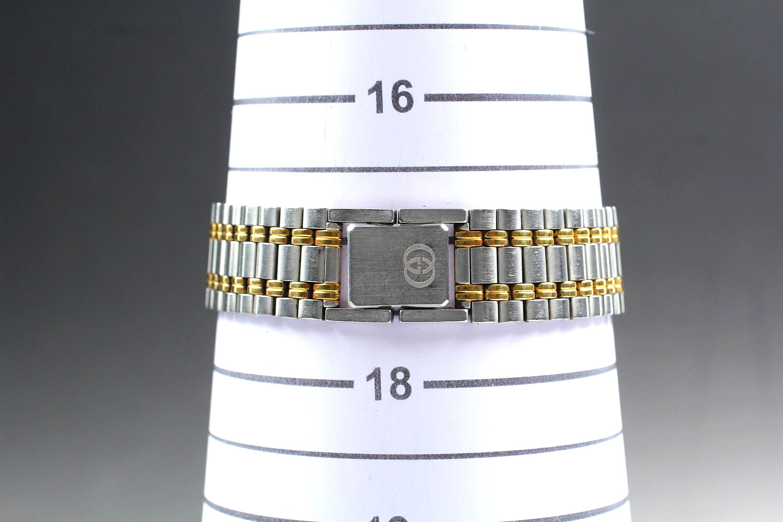 Gucci 9000M Wristwatch - Ivory, Stainless Steel