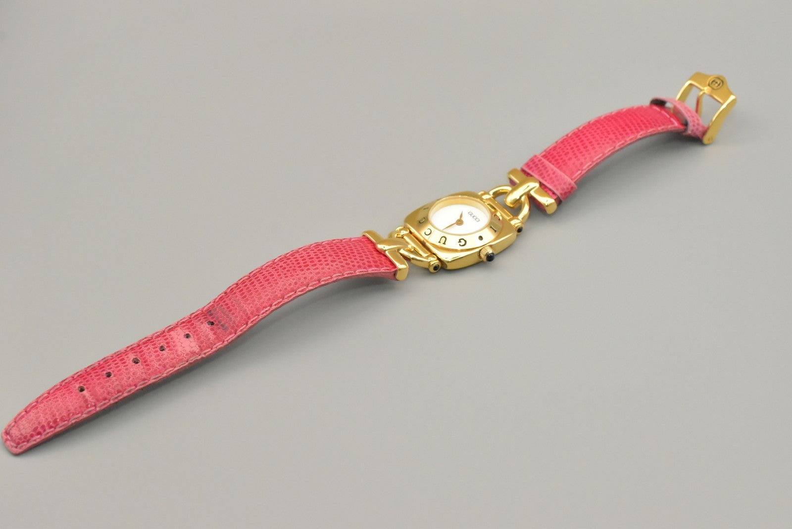 Gucci 6300L Wristwatch - White, Gold-Plated Base Metal