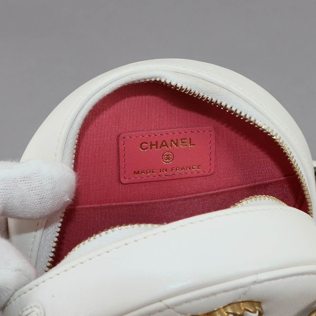 CHANEL 19 Round Clutch Chain Shoulder Bag - White, Leather