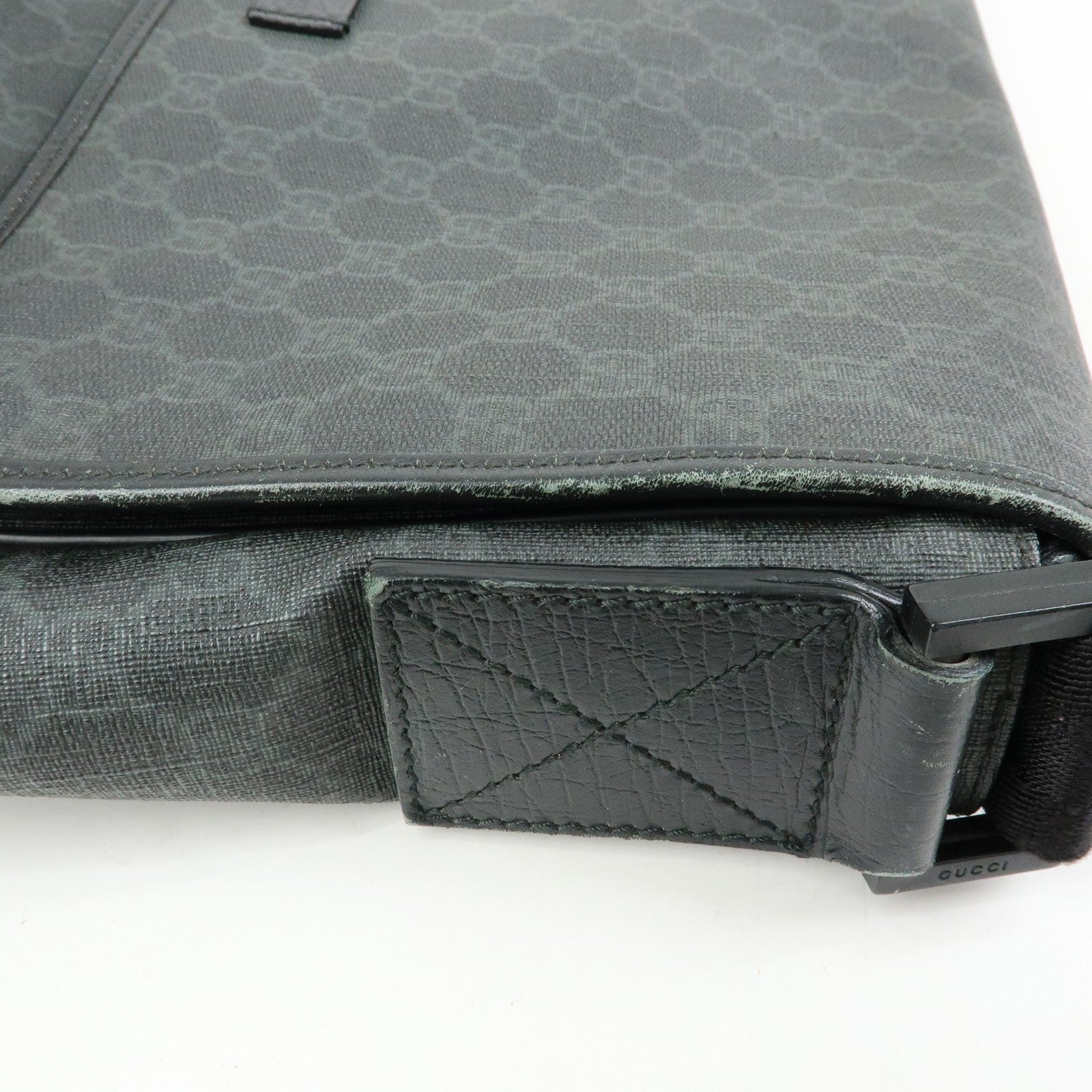 GUCCI GG Supreme Leather Shoulder Bag Crossbody Bag Black