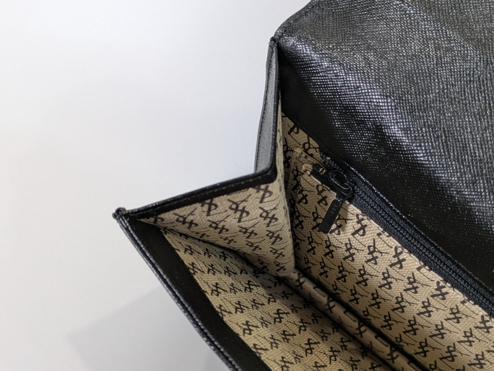 Saint Laurent Clutch Bag - Black, Leather Calfskin 