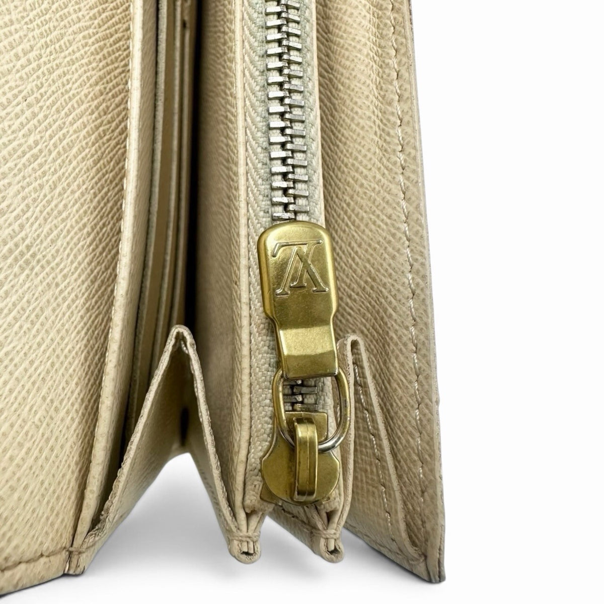Louis Vuitton Damier Azur Portefeuille Sarah Wallet - White, Leather