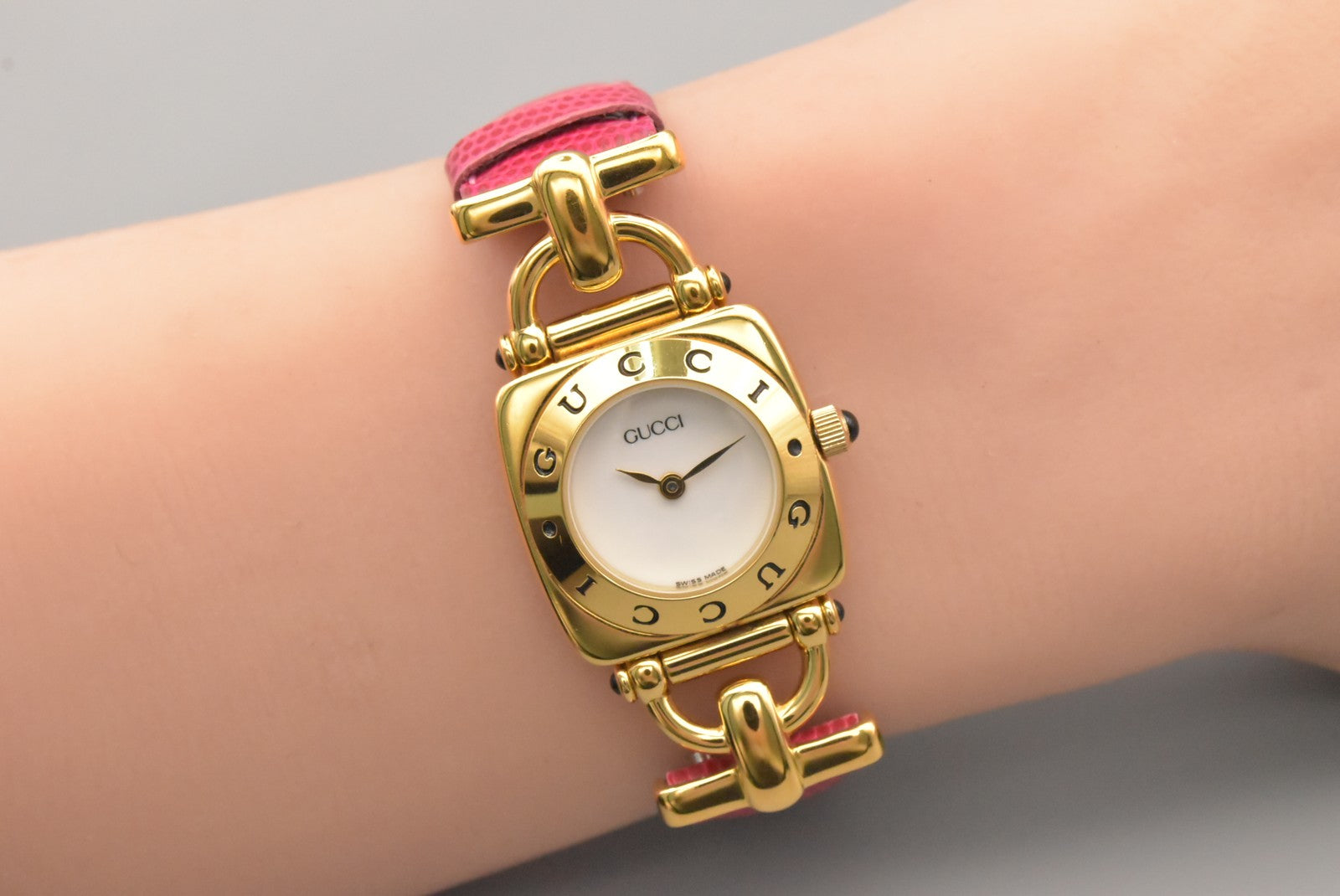 Gucci 6300L Wristwatch - White, Gold-Plated Base Metal