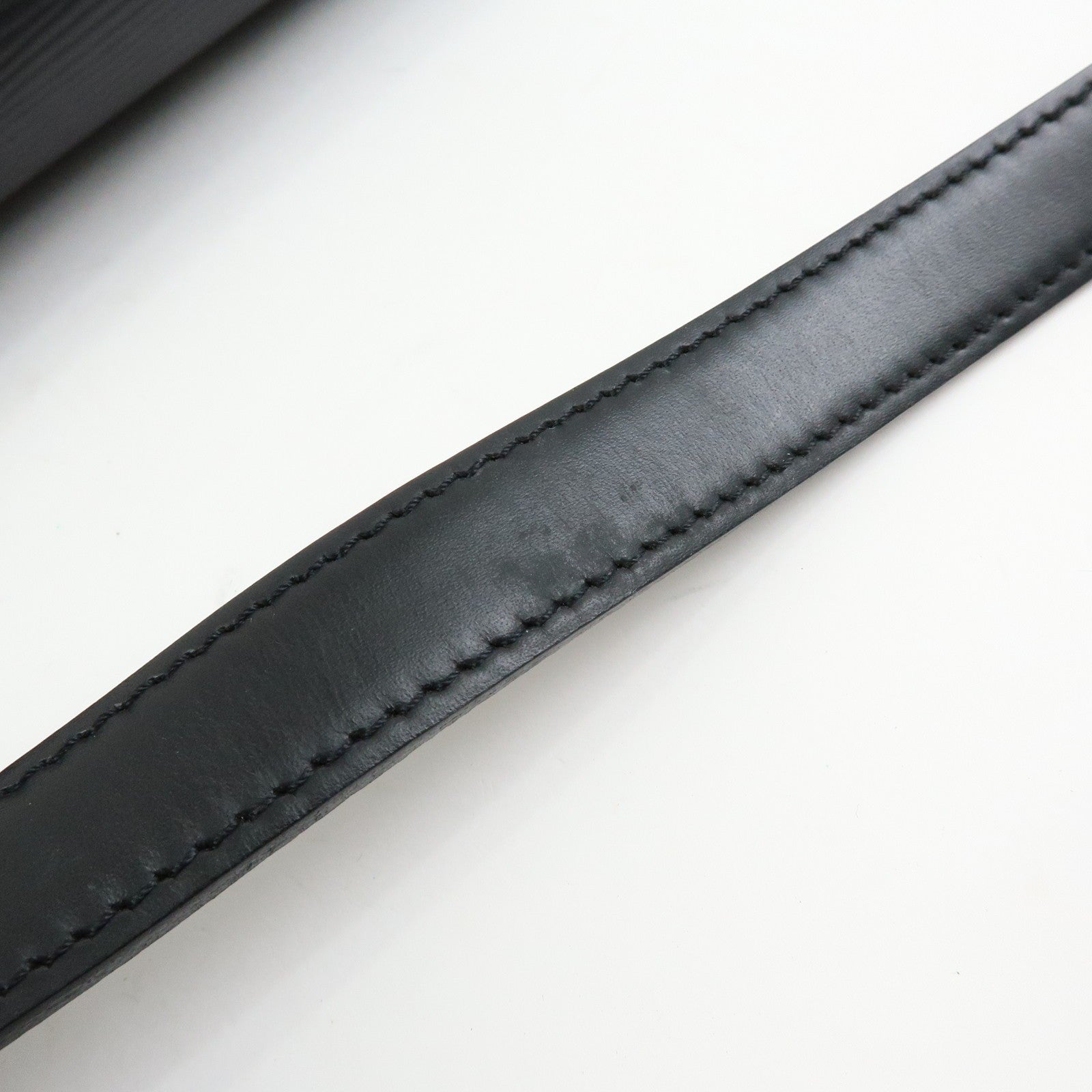 Louis Vuitton Shoulder Crossbody Bag - Noir, Epi Leather