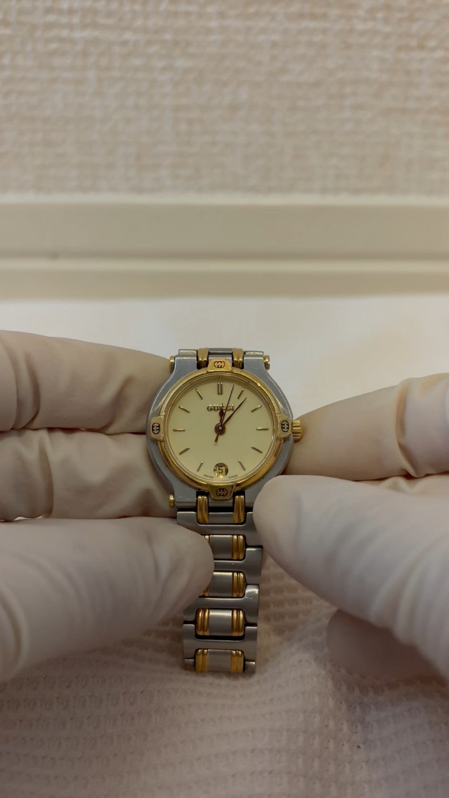 Gucci 9000L Wristwatch - Ivory, Stainless Steel